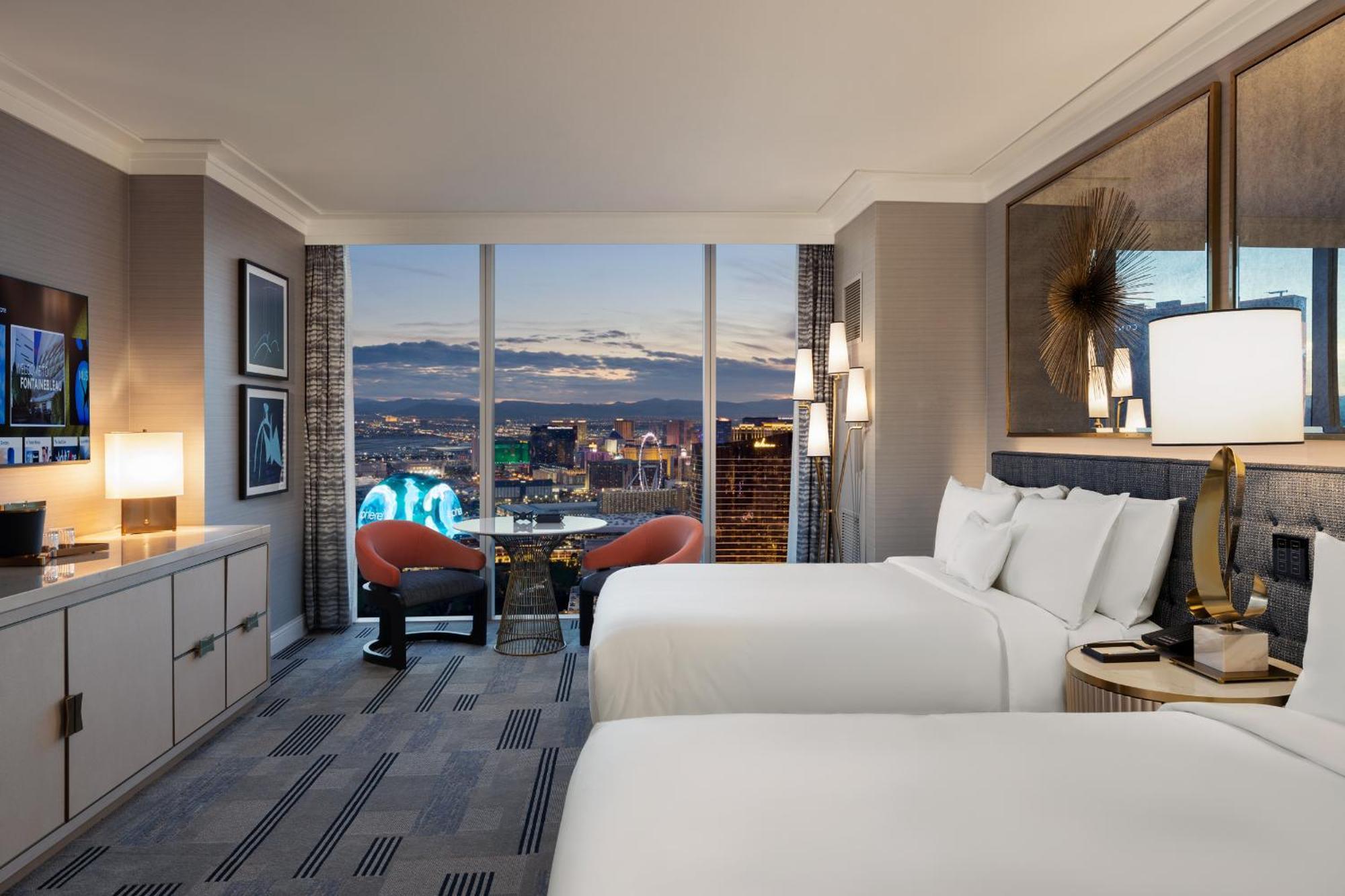 Fontainebleau Las Vegas Eksteriør billede A guest room at the Hilton Grand Vacations at Resorts