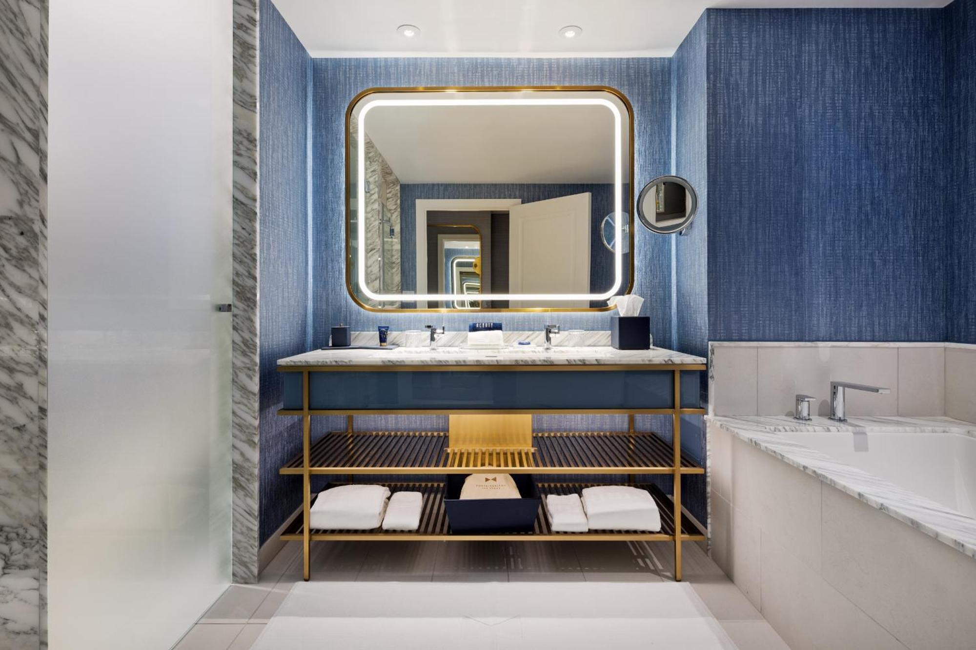 Fontainebleau Las Vegas Eksteriør billede Bathroom